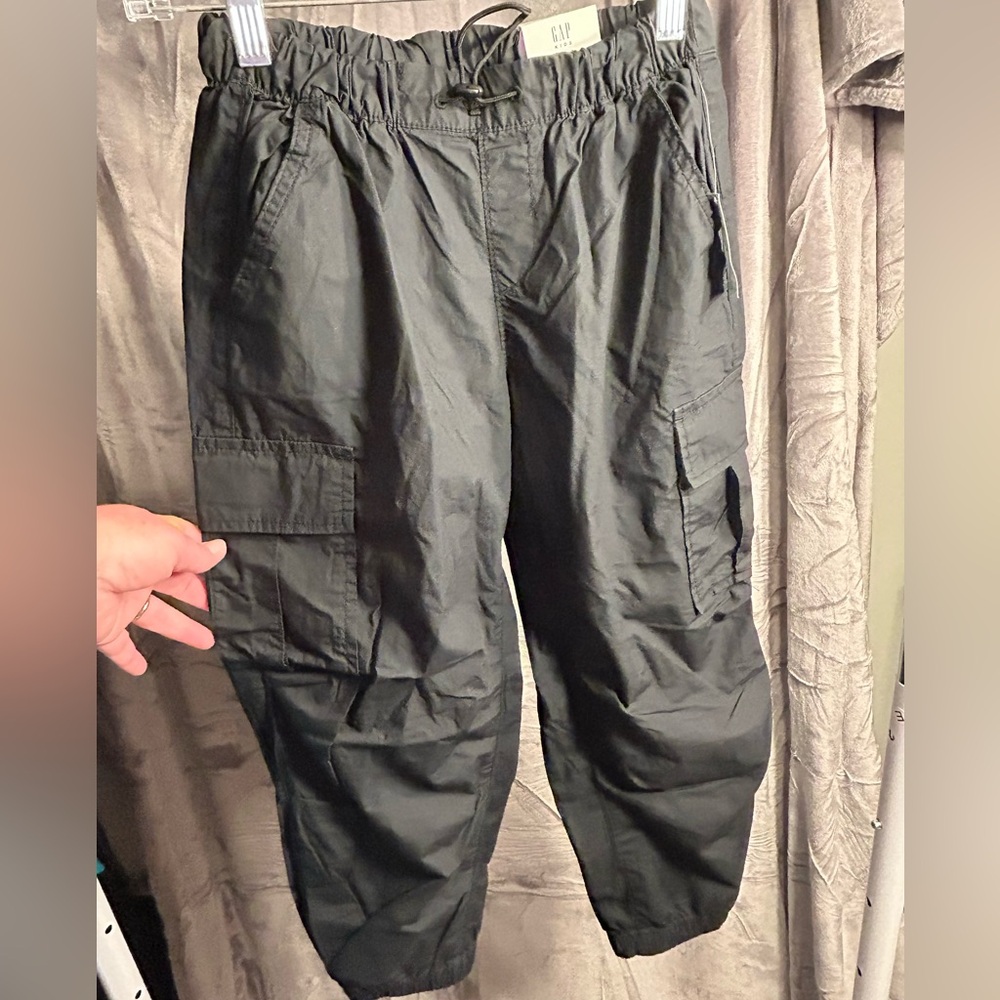 NWT Boys GAP Kids Black Cargo Pants size Medium (8)